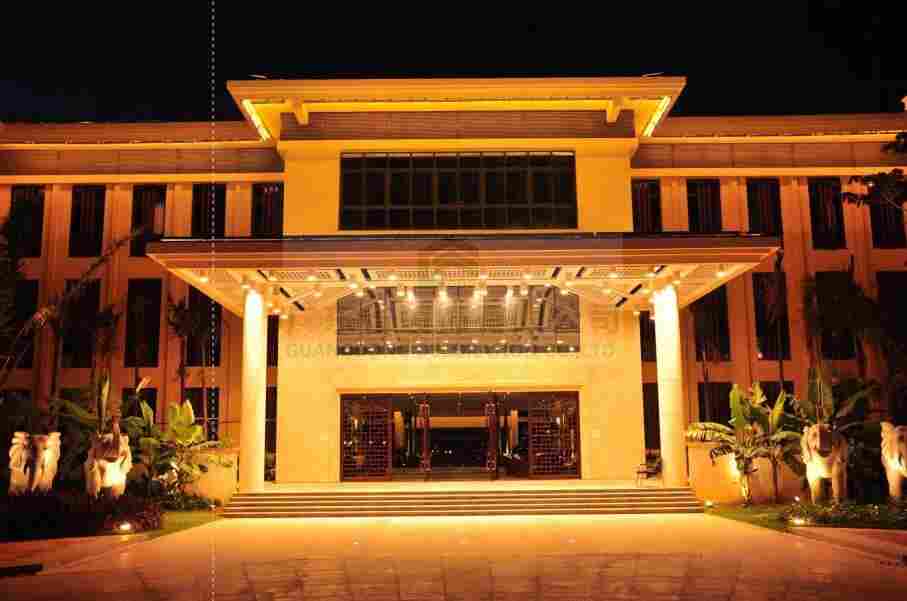 半山半岛帆船港